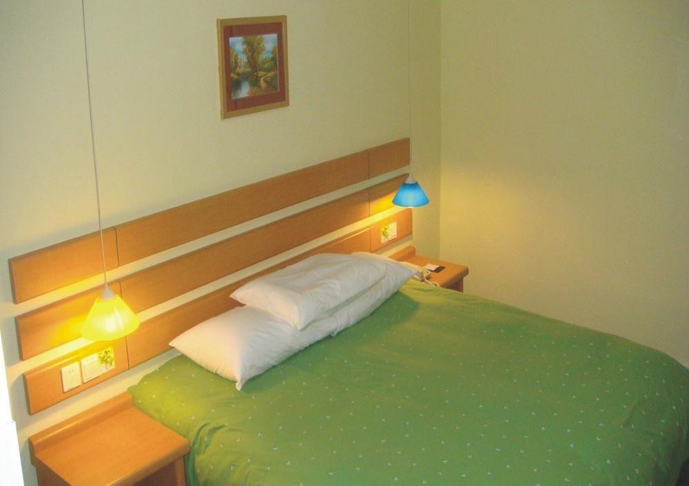 Home Inn Guangzhou Guangdong University Of Foreign Studies Baiyun Avenue エクステリア 写真