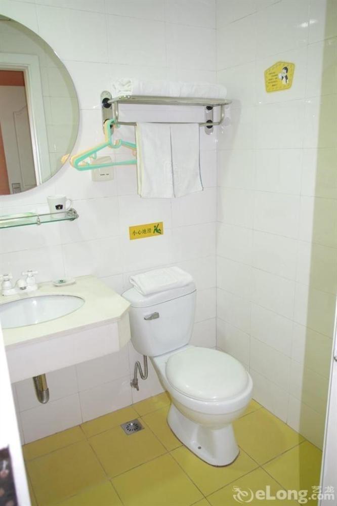 Home Inn Guangzhou Guangdong University Of Foreign Studies Baiyun Avenue エクステリア 写真