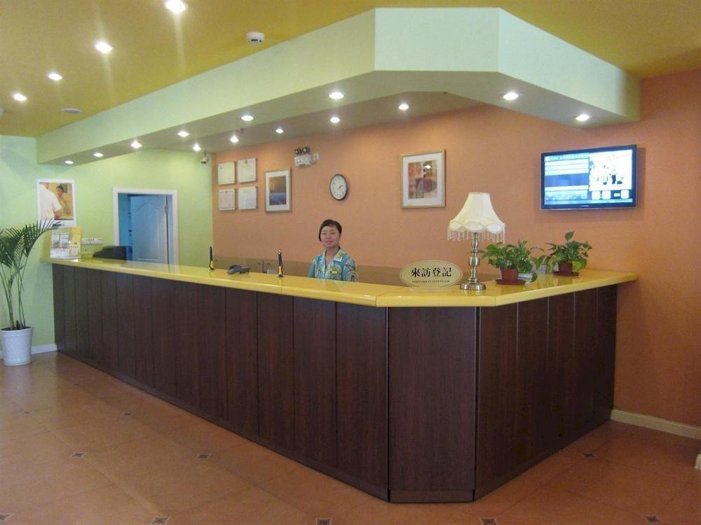 Home Inn Guangzhou Guangdong University Of Foreign Studies Baiyun Avenue エクステリア 写真
