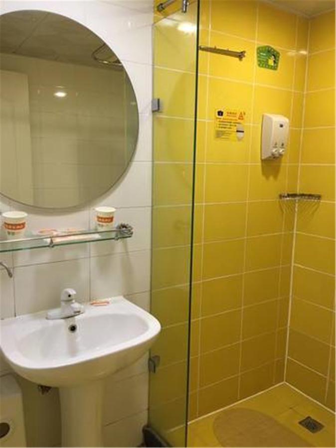Home Inn Guangzhou Guangdong University Of Foreign Studies Baiyun Avenue エクステリア 写真