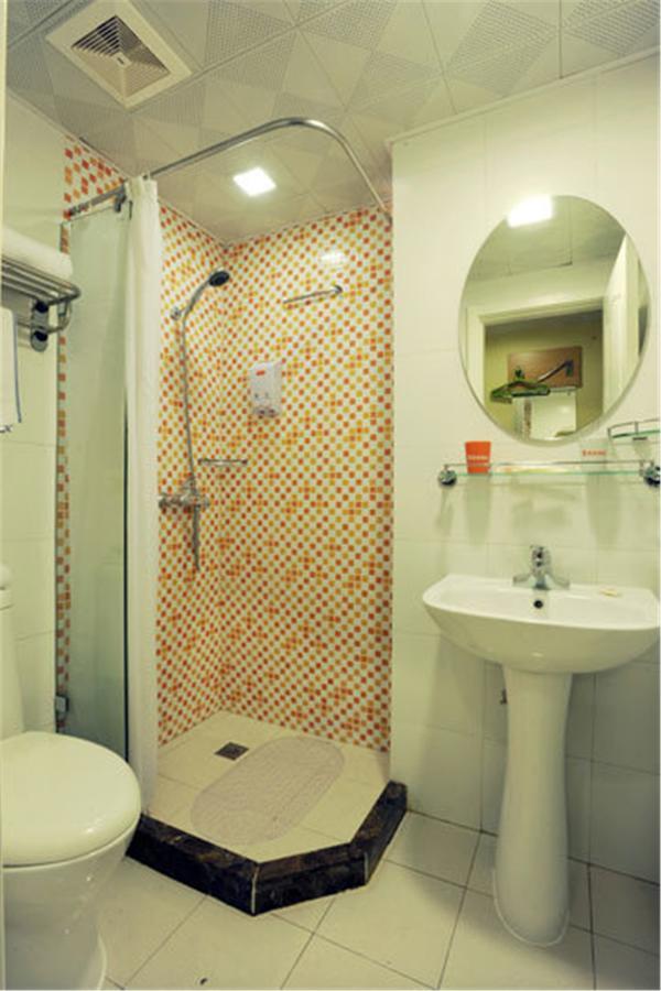 Home Inn Guangzhou Guangdong University Of Foreign Studies Baiyun Avenue エクステリア 写真