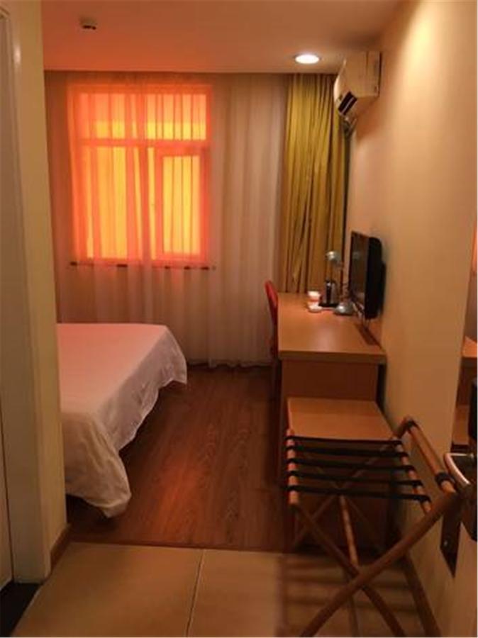 Home Inn Guangzhou Guangdong University Of Foreign Studies Baiyun Avenue エクステリア 写真