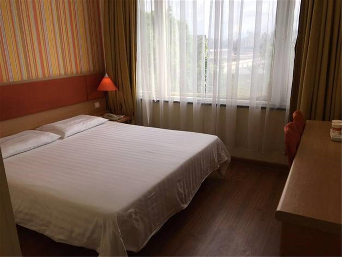 Home Inn Guangzhou Guangdong University Of Foreign Studies Baiyun Avenue エクステリア 写真